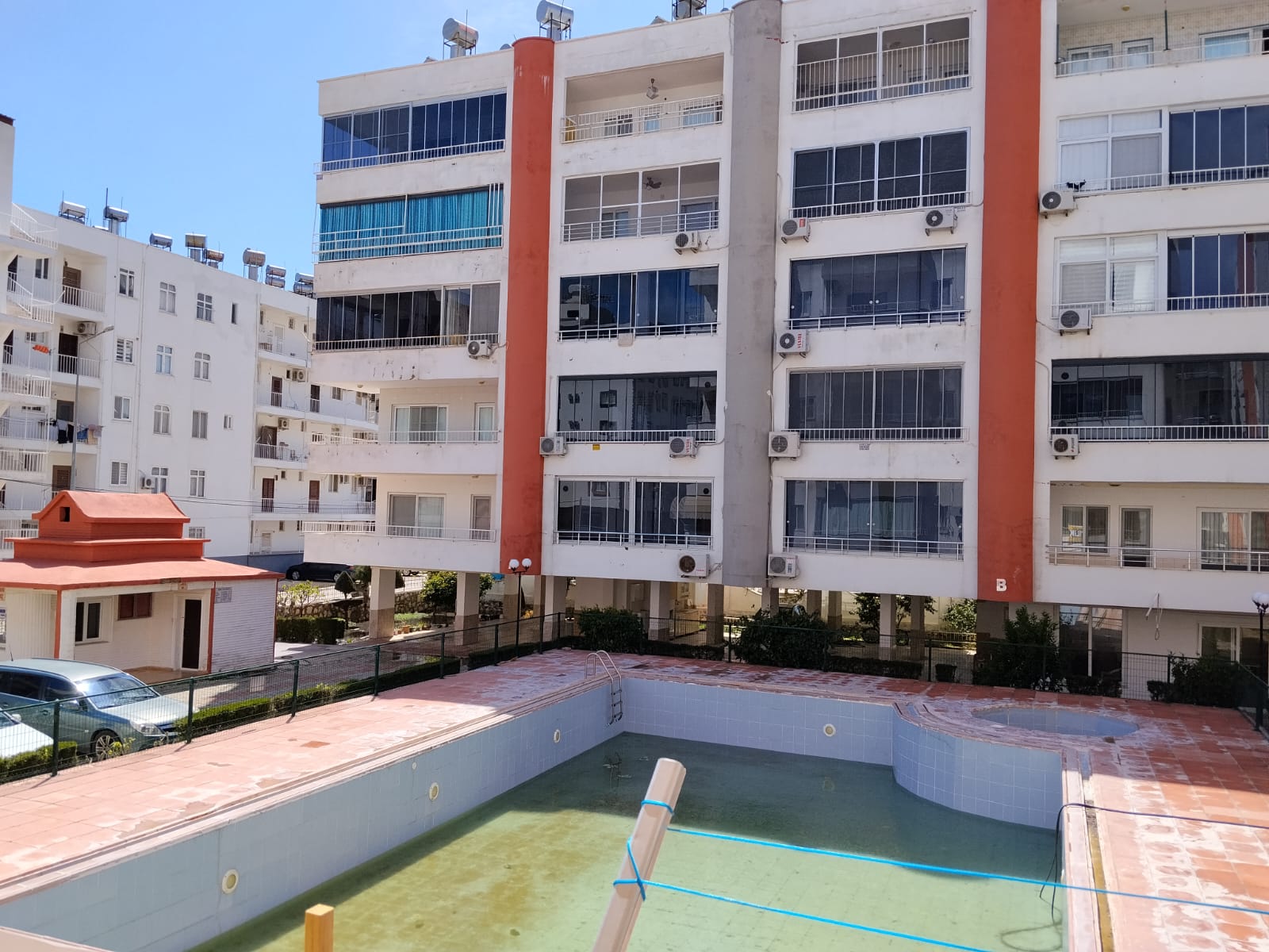 SUSANOGLU MERKEZDA SATILIK HAVUZLU EŞYAII DAİRE